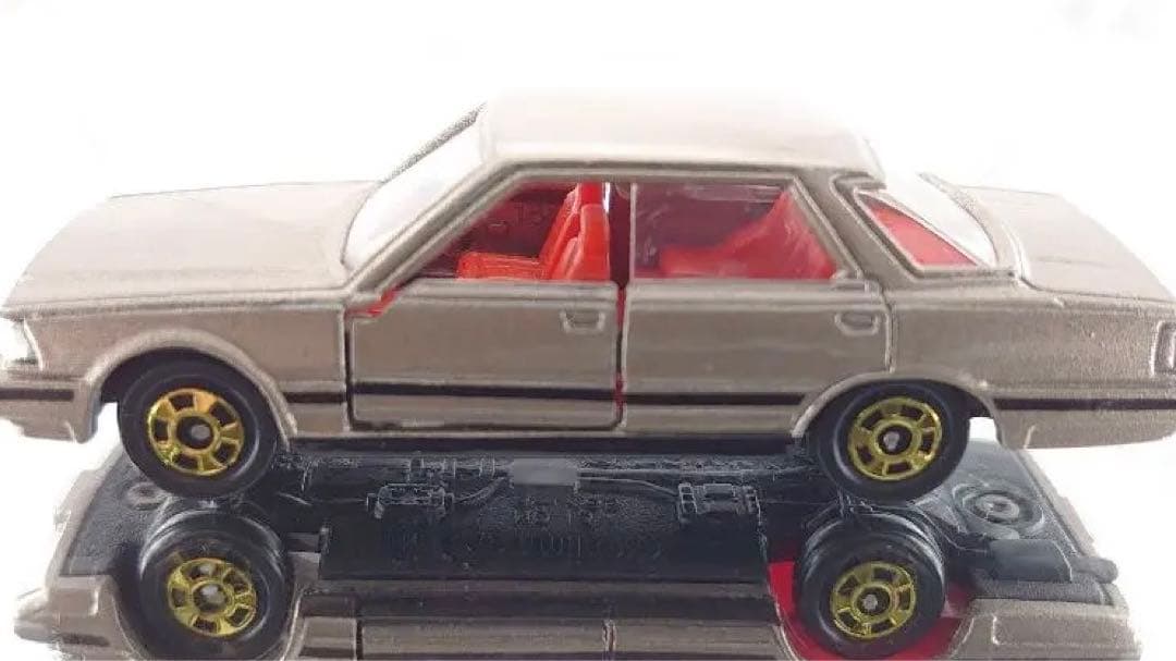 トミカ赤箱13 ニッサンセドリック Y30 - メルカリ