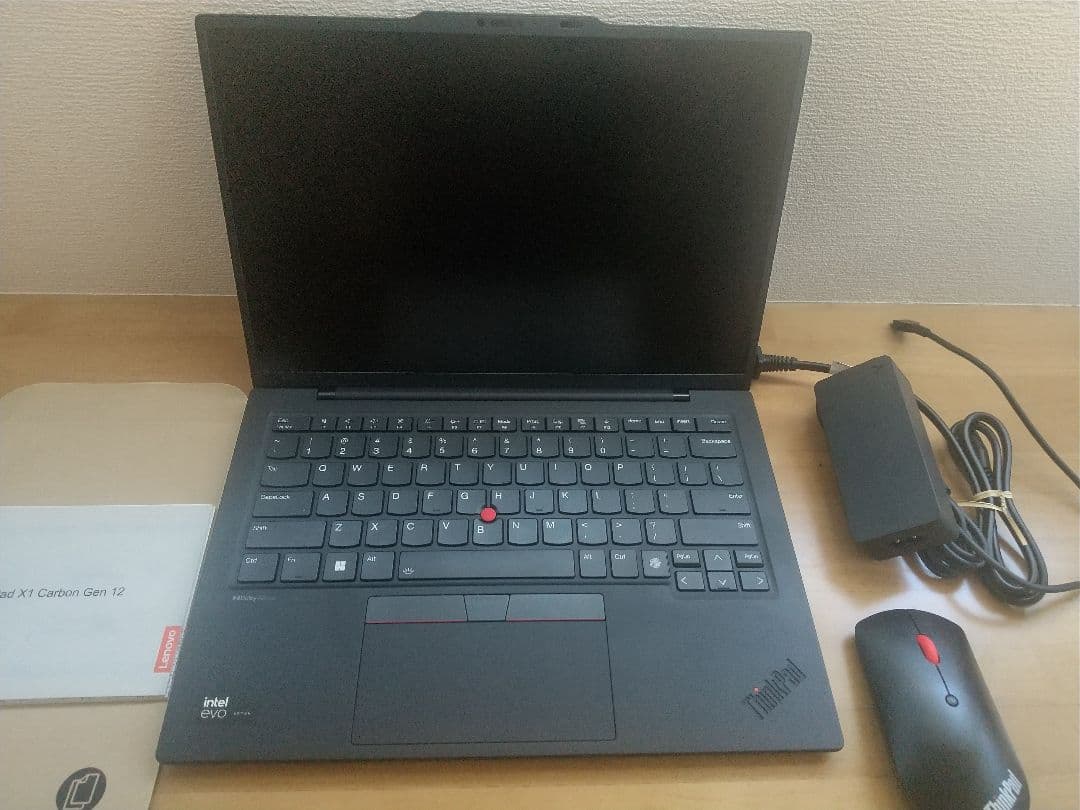 ThinkPad X1 Carbon Gen 12、英語配列キーボード
