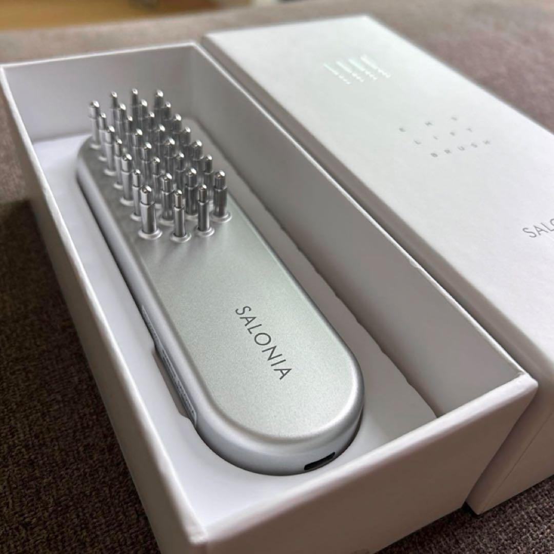 SALONIA （サロニア） EMSリフトブラシ 美品 SALONIA、筋トレ発想の美顔器「​EMSリフトブラシ 3Dケア」11月1日新