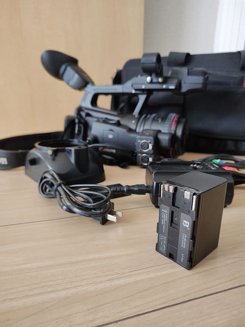 Canon XF300 ビデオカメラ(海外版・日本語切替可）