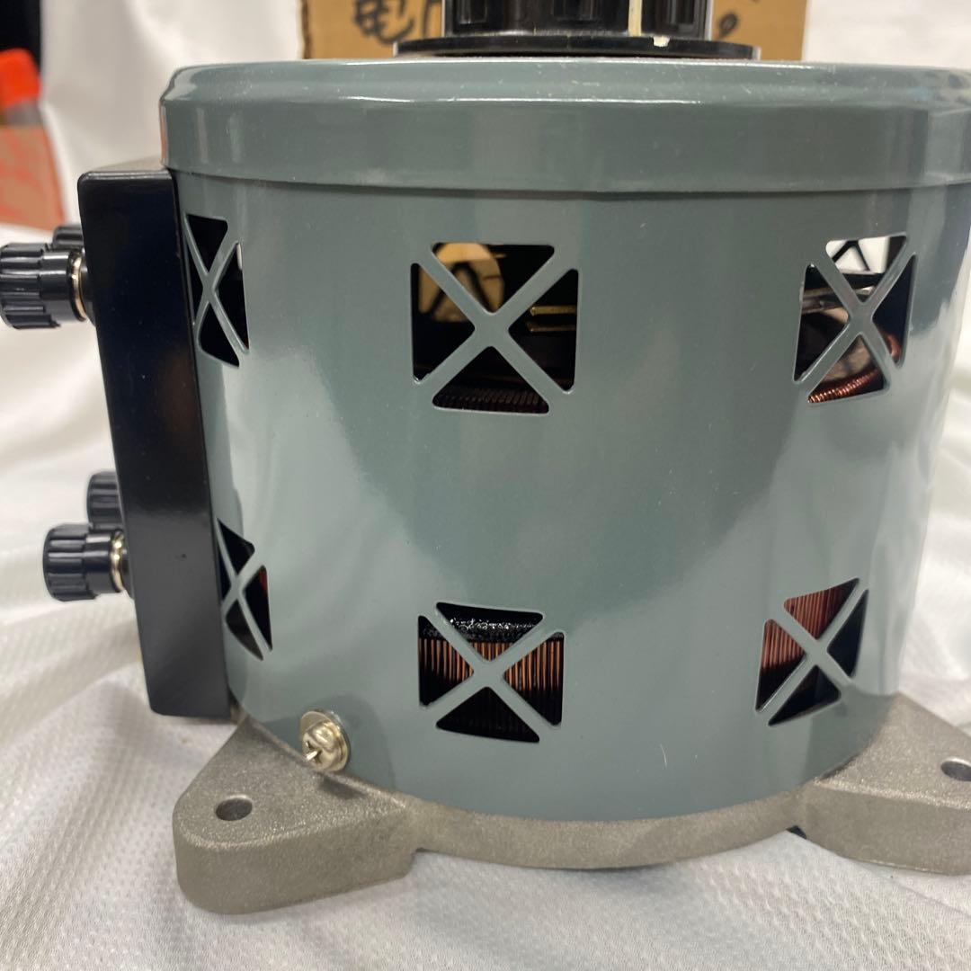 電圧調整器　VAT-105 ボルテージレギュレーター 100V 50/60Hz