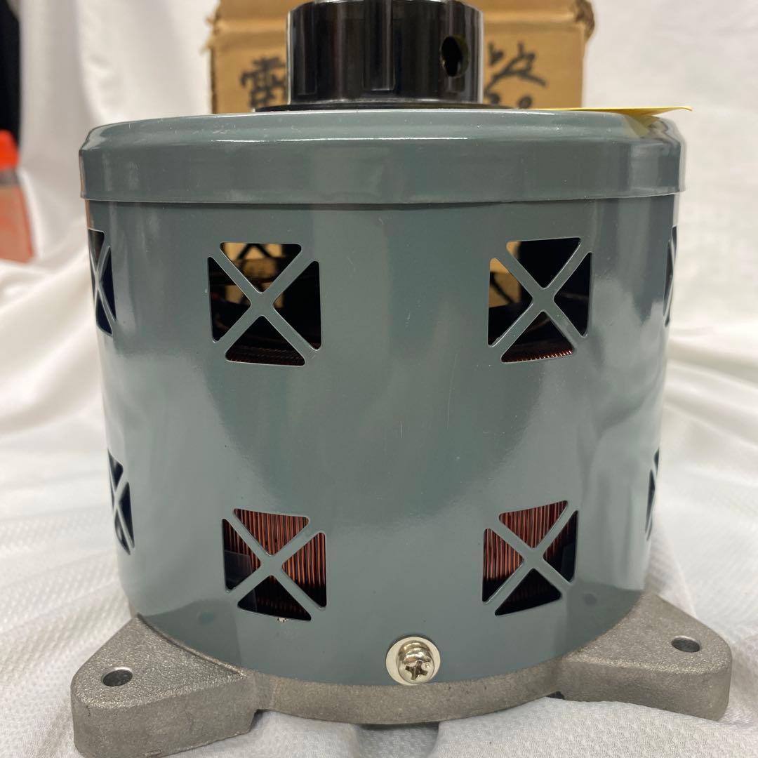 電圧調整器　VAT-105 ボルテージレギュレーター 100V 50/60Hz