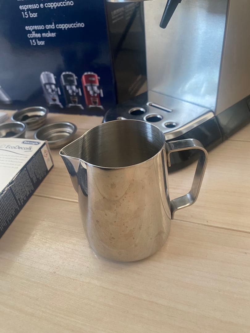 デロンギデディカ エスプレッソ・カプチーノメーカー EC680Mメタル