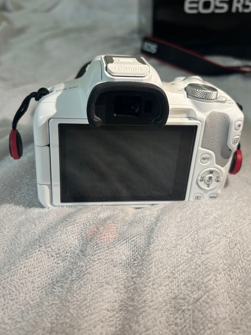 Canon EOS R50 ミラーレスカメラ ホワイト　ズームレンズ付き