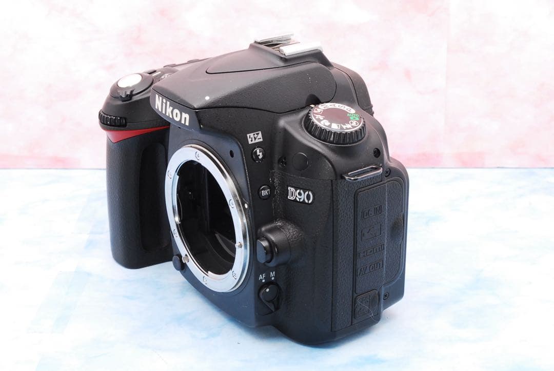 ▪️ニコン D90▪️一眼レフカメラ▪️新品級のS数▪️近くも遠くもこれ1本▪️