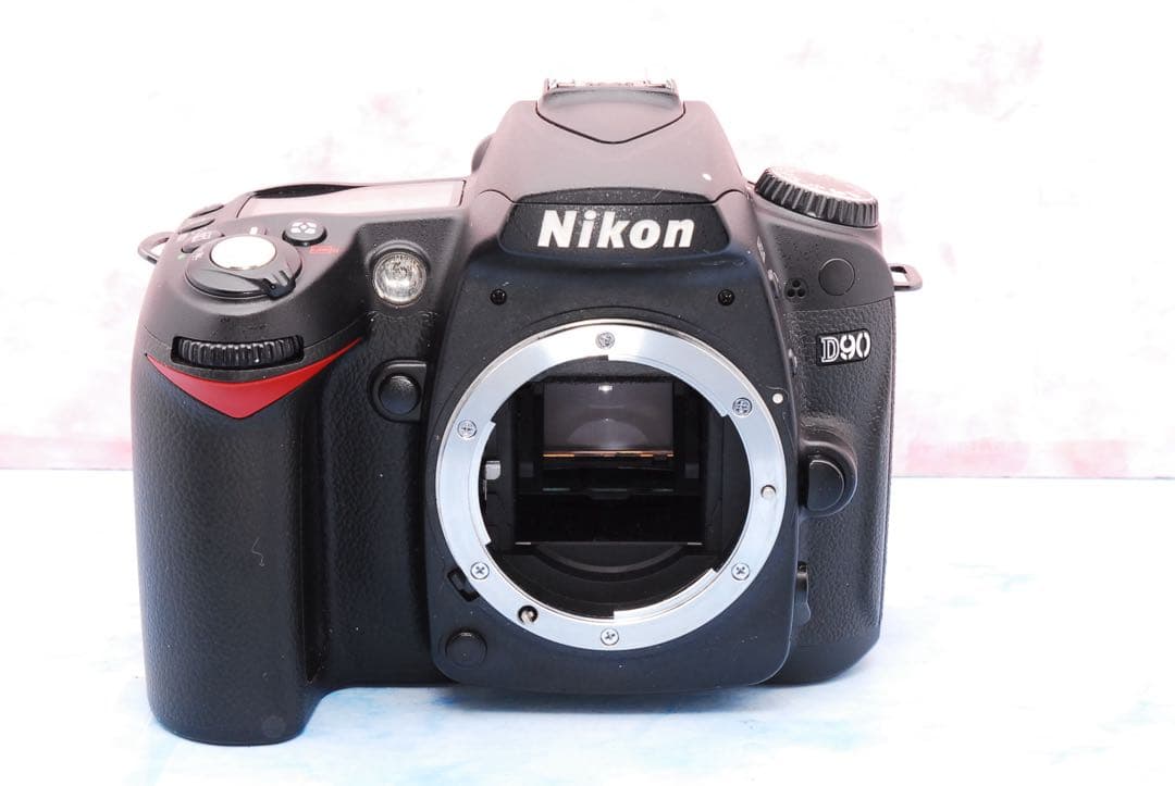▪️ニコン D90▪️一眼レフカメラ▪️新品級のS数▪️近くも遠くもこれ1本▪️