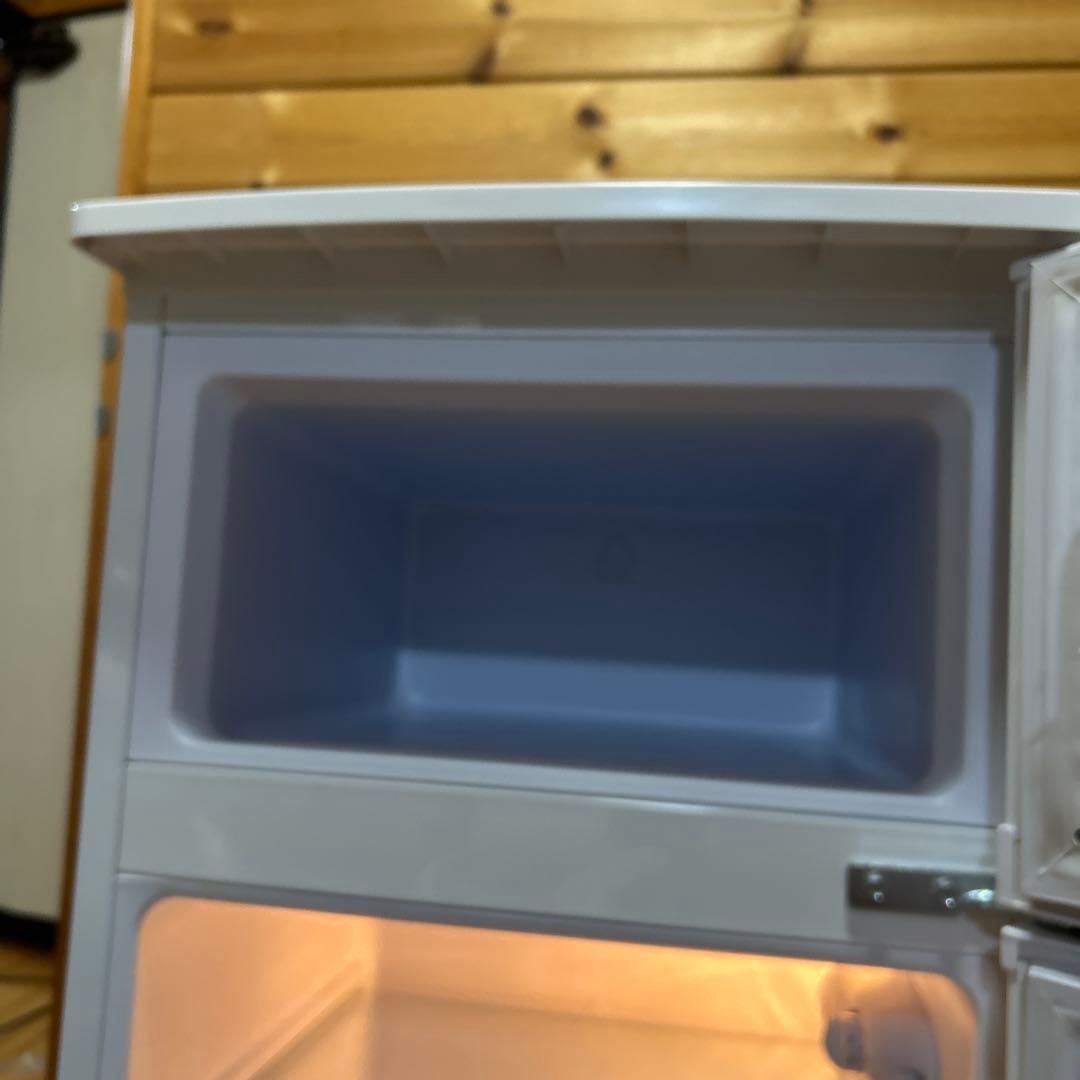 【美品】アイリスオーヤマ　冷凍冷蔵庫　81リットル　AF81-W　右開き