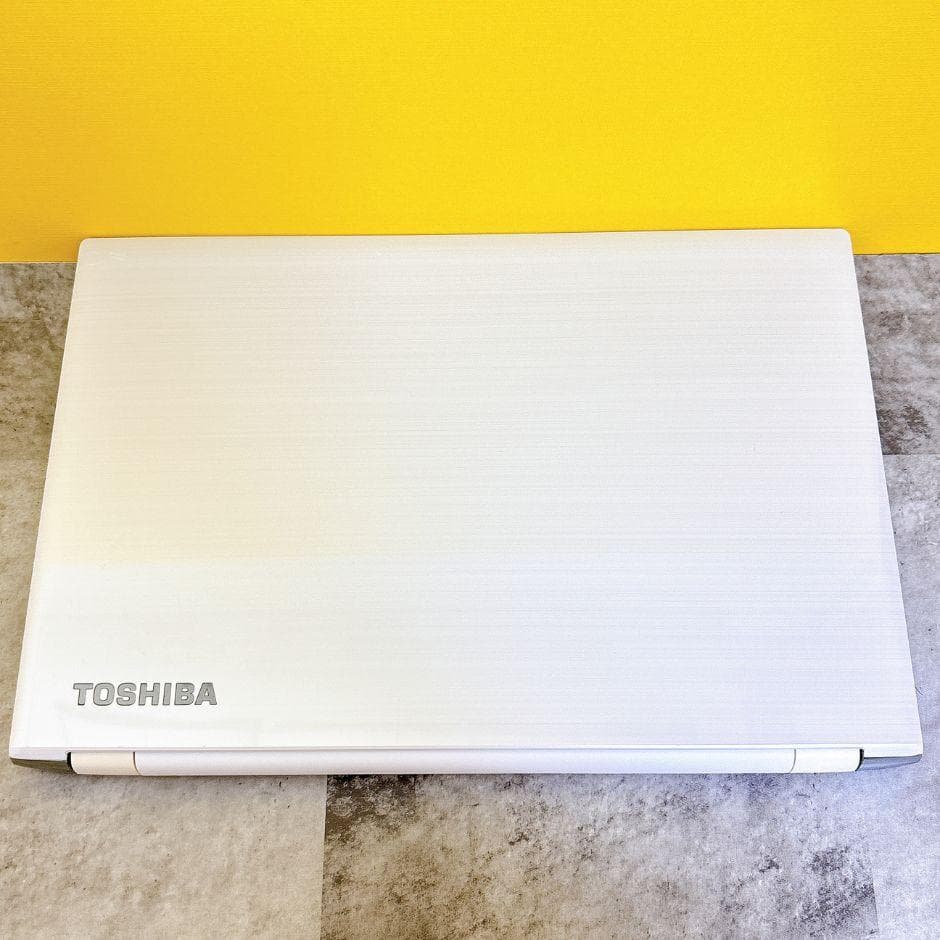 おしゃれなホワイト❣SSDでサクサク快適✨薄型ノートパソコン カメラ