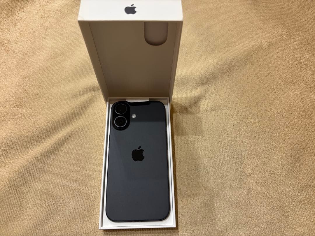 ねねApple iPhone 16ブラック 128GB SIMフリー