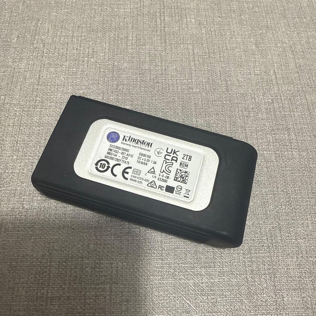 Kingston XS2000 2TB ポータブルSSD