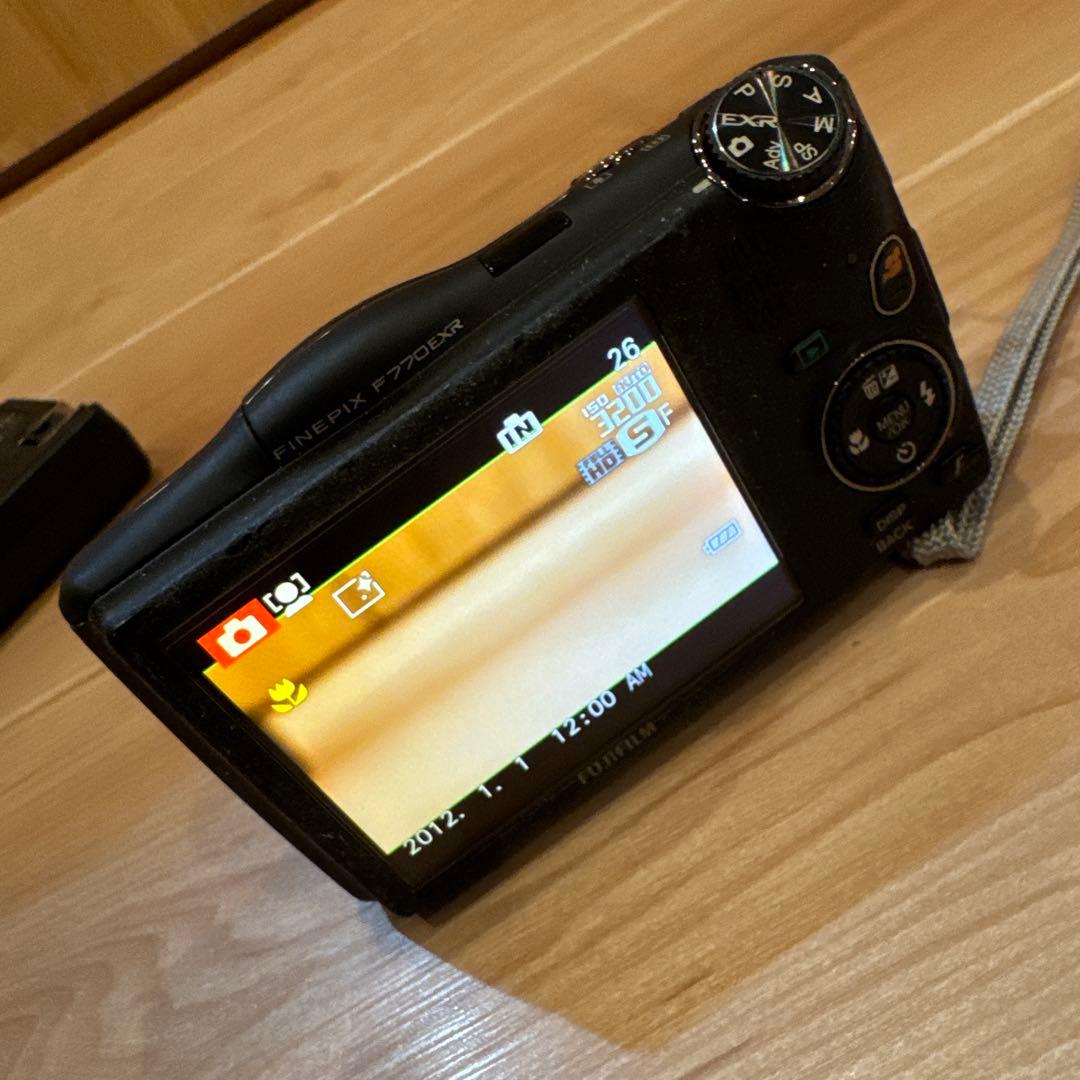 FUJIFILM finepix F770EXR コンパクトカメラ コンデジ