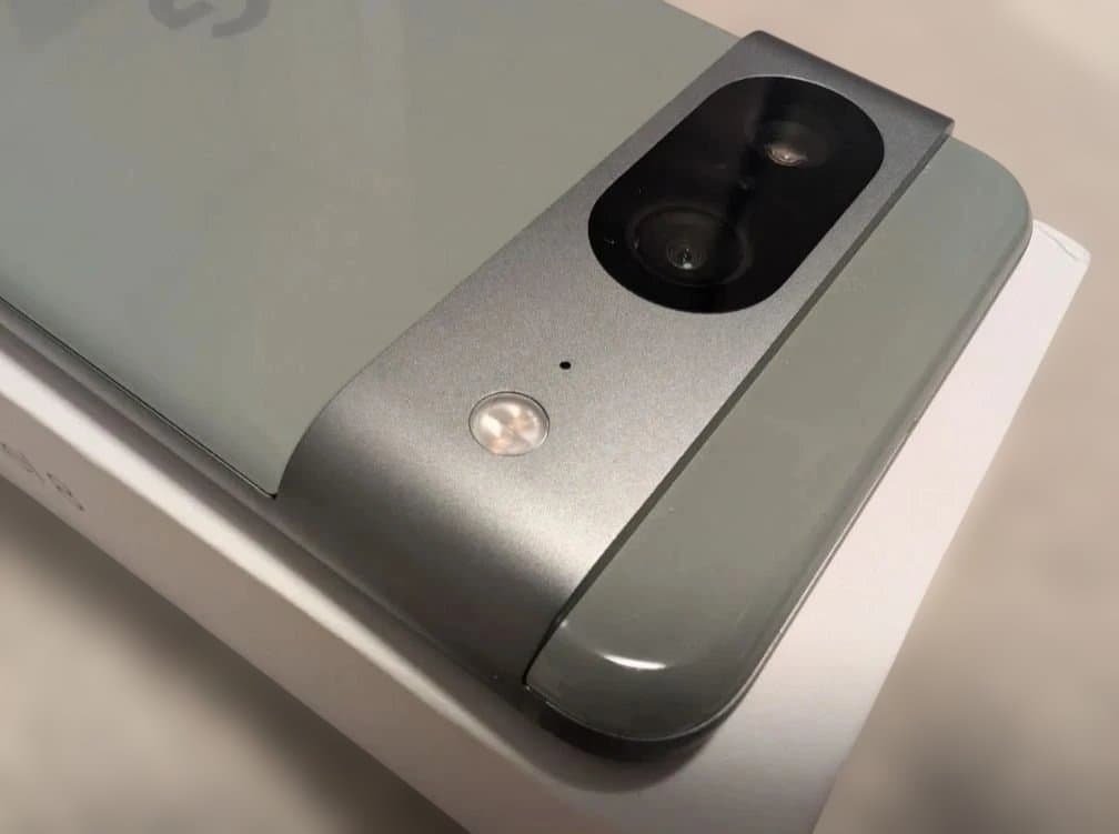 超美品Google Pixel 8 128GB Hazel おまけ新品ケースつき