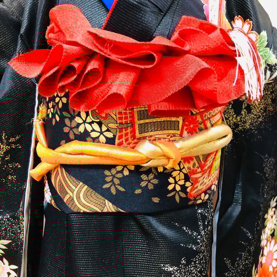 七五三七歳❣️豪華黒地ラメ花々金彩⭐︎正絹全通袋帯
