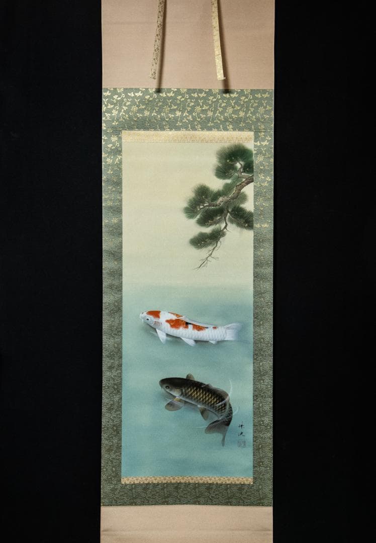 掛軸-1510　岡本珠洸　画　游鯉　共箱　鯉の名手 岡本珠洸 / 遊鯉（桜） | 掛軸 - 野村美術