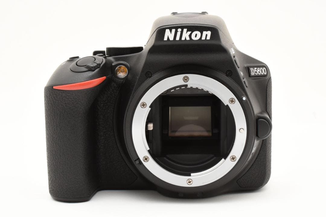 ほぼ新品 Nikon D5600 ダブルレンズキット S数221回 1004