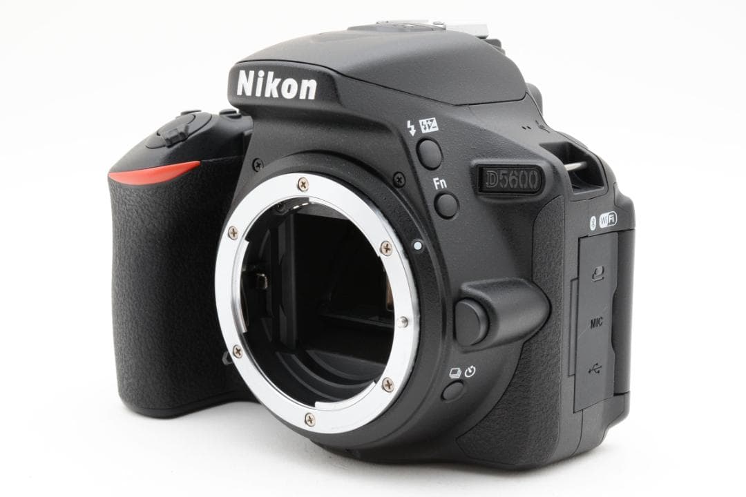 ほぼ新品 Nikon D5600 ダブルレンズキット S数221回 1004