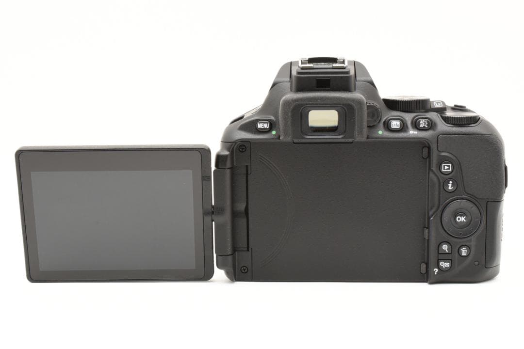 ほぼ新品 Nikon D5600 ダブルレンズキット S数221回 1004