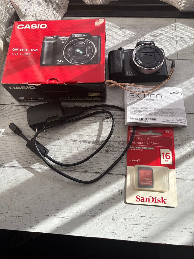 CASIO EXILIM EX-H60 デジタルカメラ