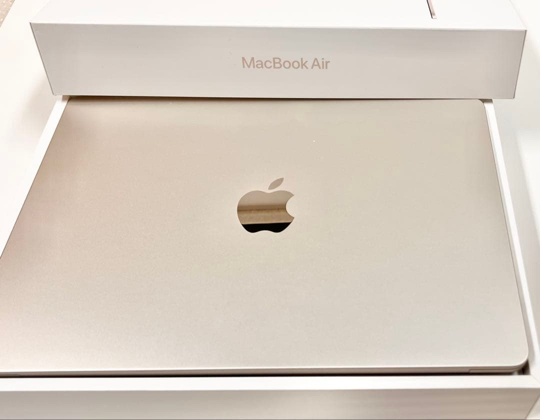 MacBook Air - スターライト　M2チップ搭載13インチ