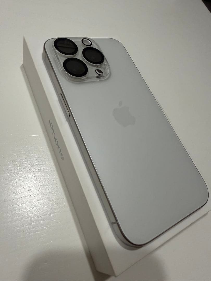 iPhone 15 Pro 256GB ホワイトチタニウム（SIMフリー）