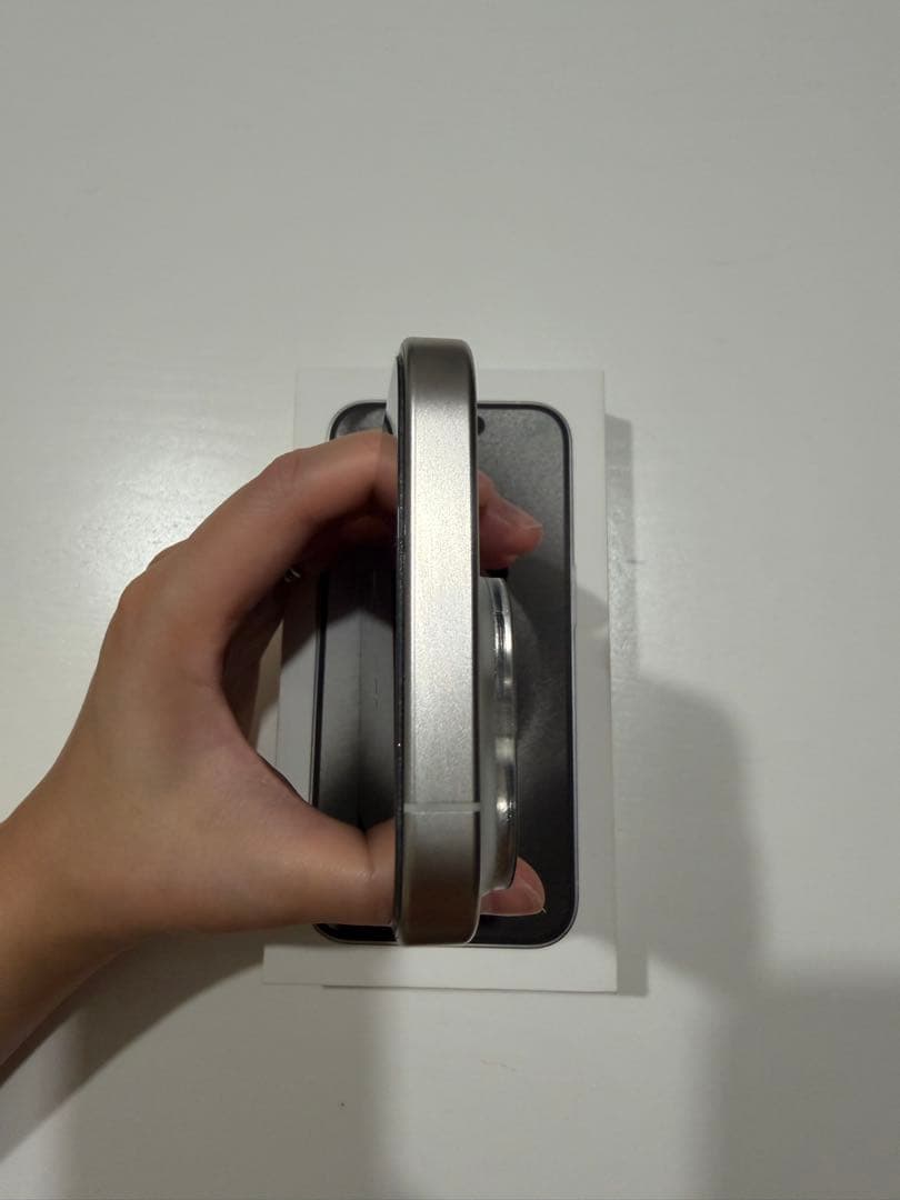 iPhone 15 Pro 256GB ホワイトチタニウム（SIMフリー）