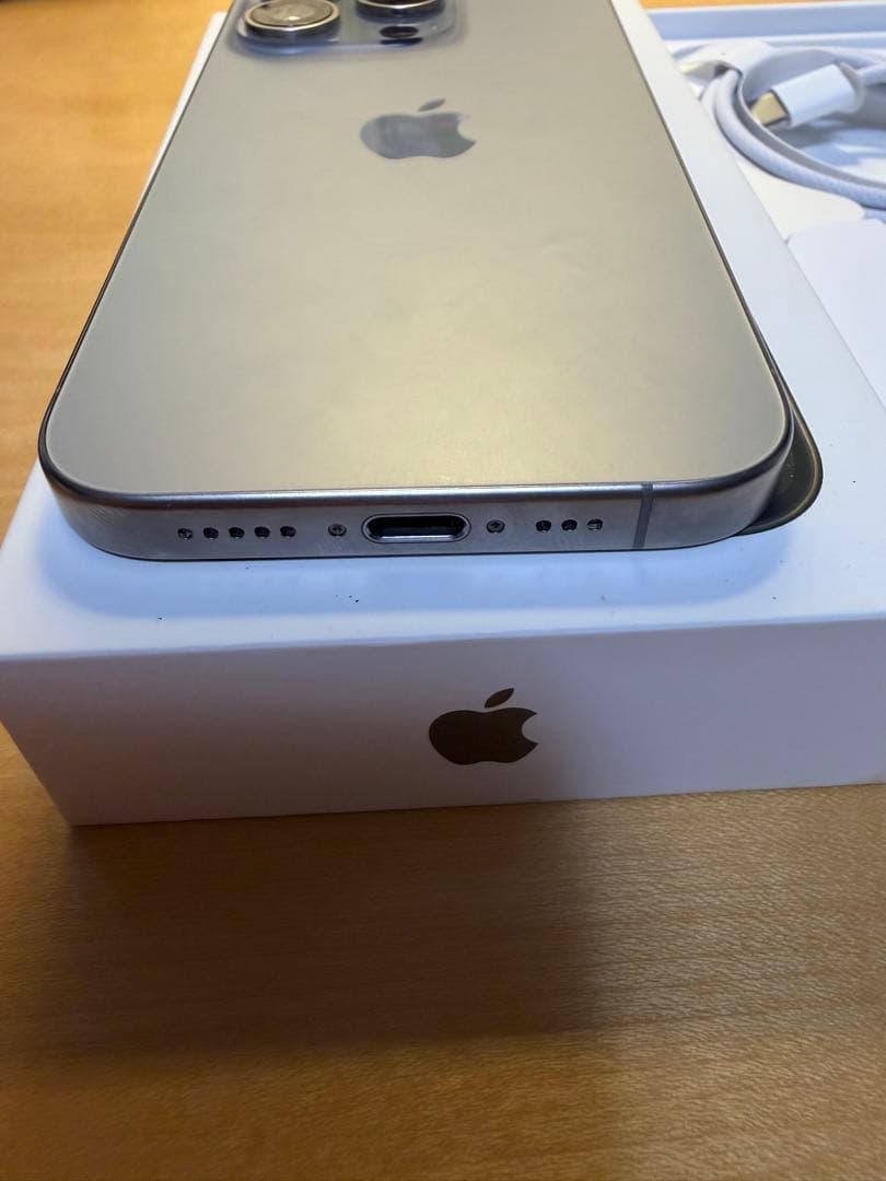 Apple iPhone 15 Pro シルバー 本体 256gb