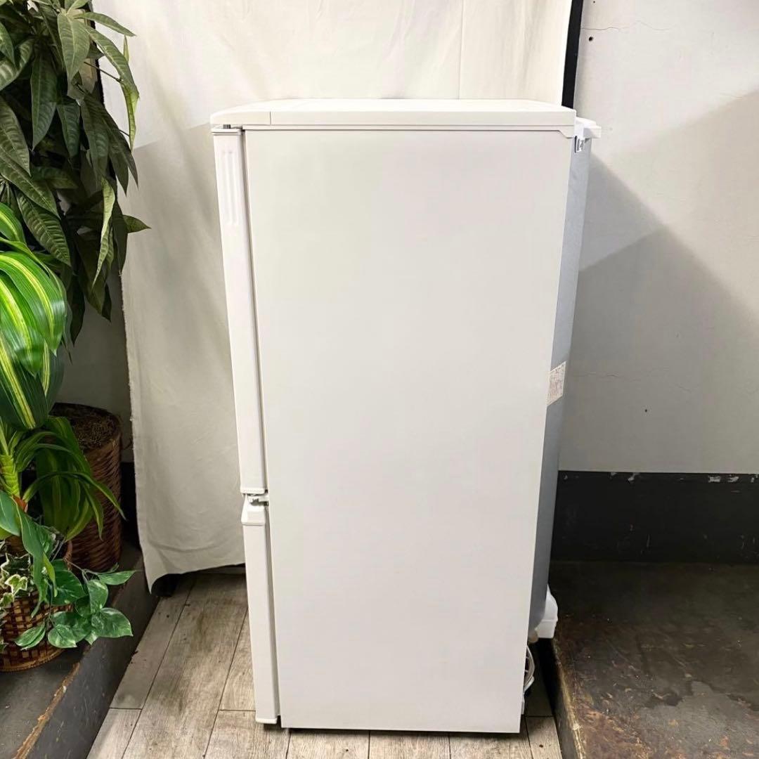 設置場所を選ばないどっちも付け替えドア！一人暮らしに！2ドア冷凍冷蔵庫137L