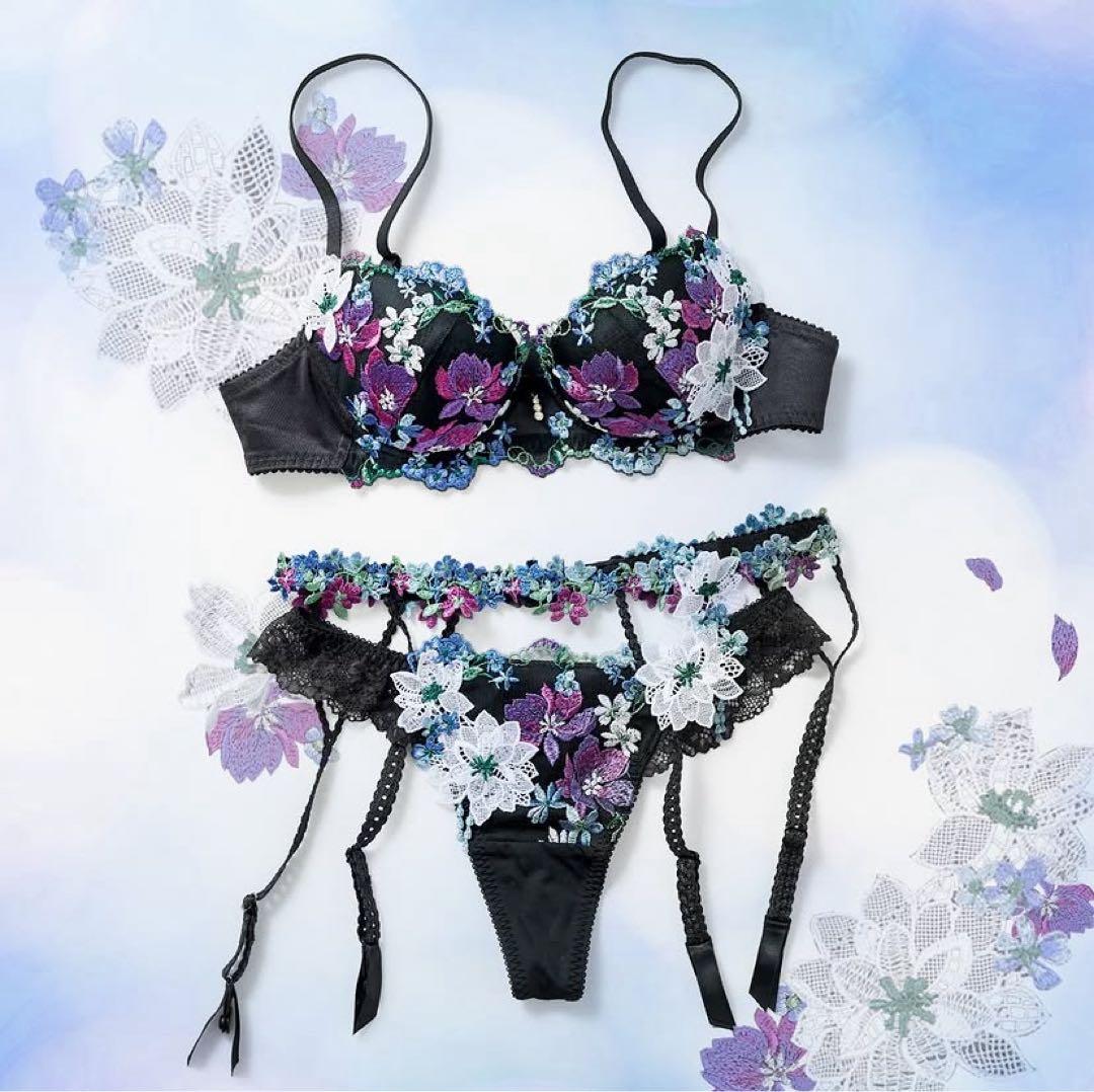 サルート 81G ちはやふる ブラ D65 & ソングM & ガーター M BL - メルカリ