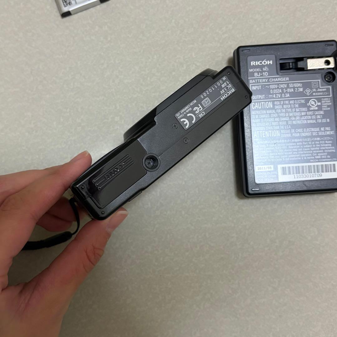 RICOH コンデジ デジカメ　CX6