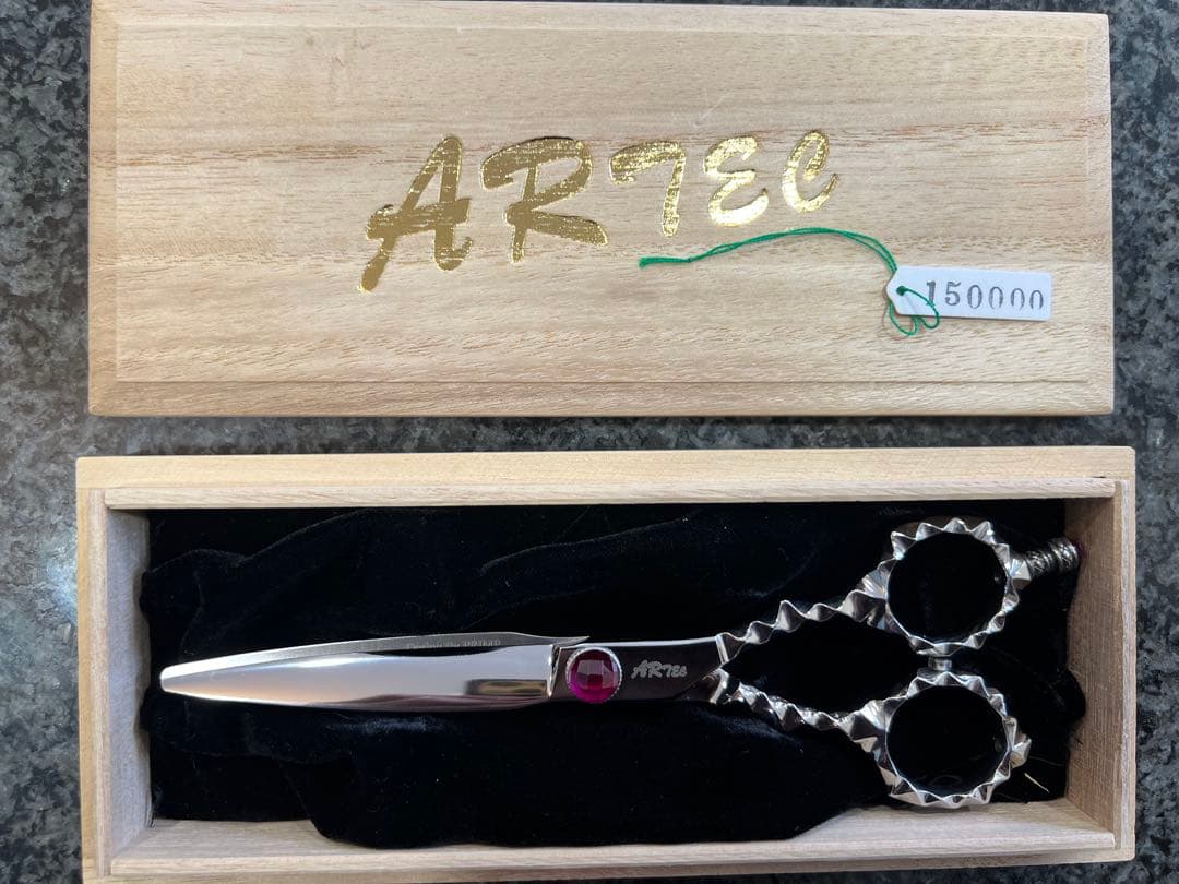新品ARTEC プロ用ステンレスシザー ルビー装飾付き 新品ARTEC プロ用ステンレスシザー ルビー装飾付き 新品ARTEC プロ用