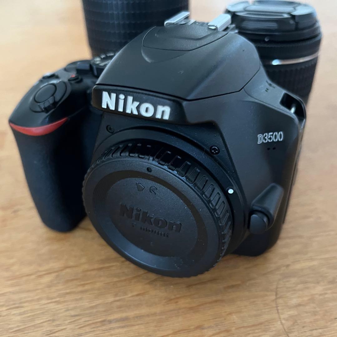 Nikon D3500 デジタル一眼レフカメラ ダブルズームキット、収納ケース付