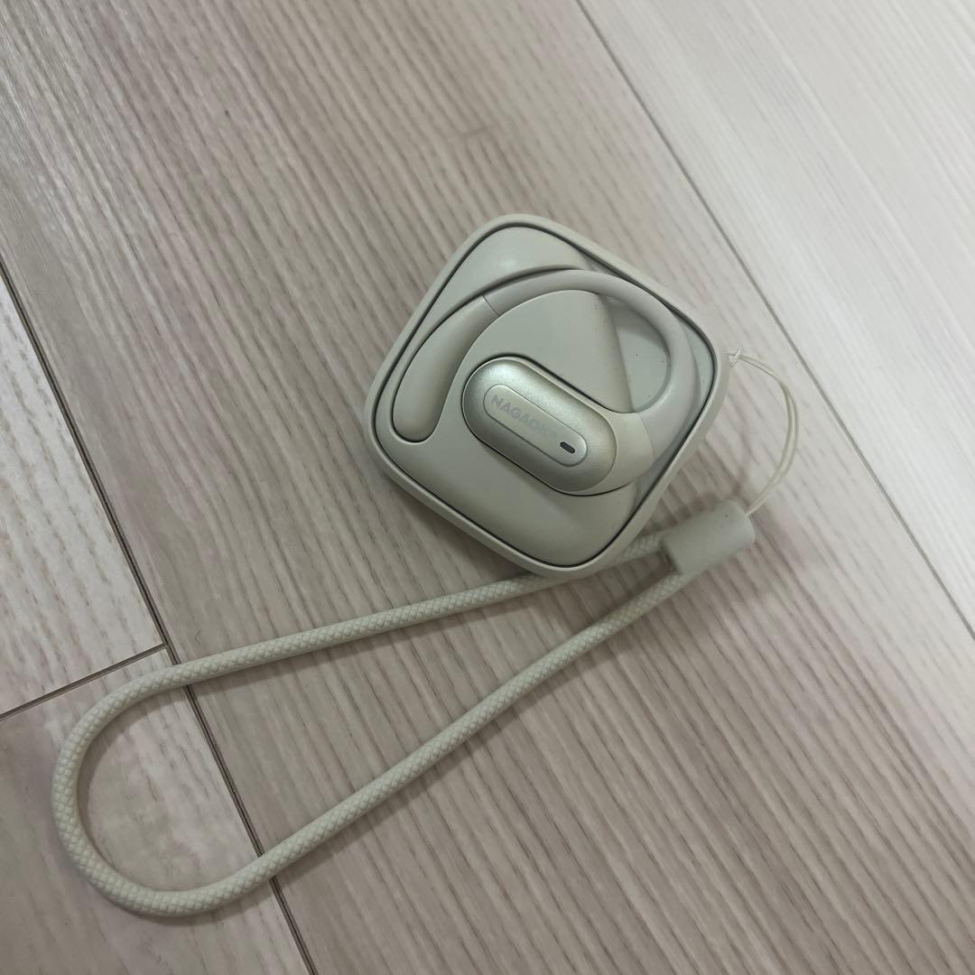 ホワイト ワイヤレスイヤホン 充電ケース付き 耳掛けイヤホン ホワイト ワイヤレスイヤホン 充電ケース、ケーブル付き - メルカリ