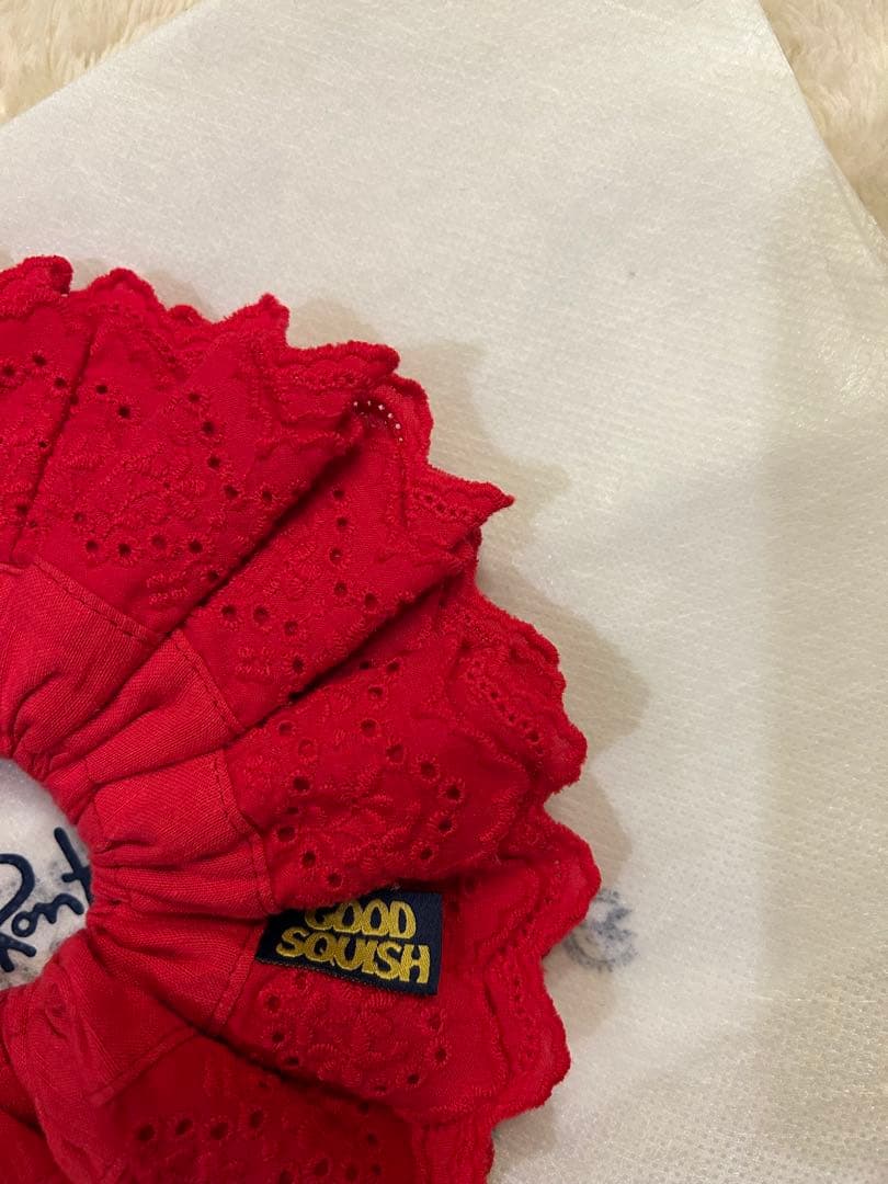 GOOD SQUISH フリル赤シュシュ ronherman - メルカリ