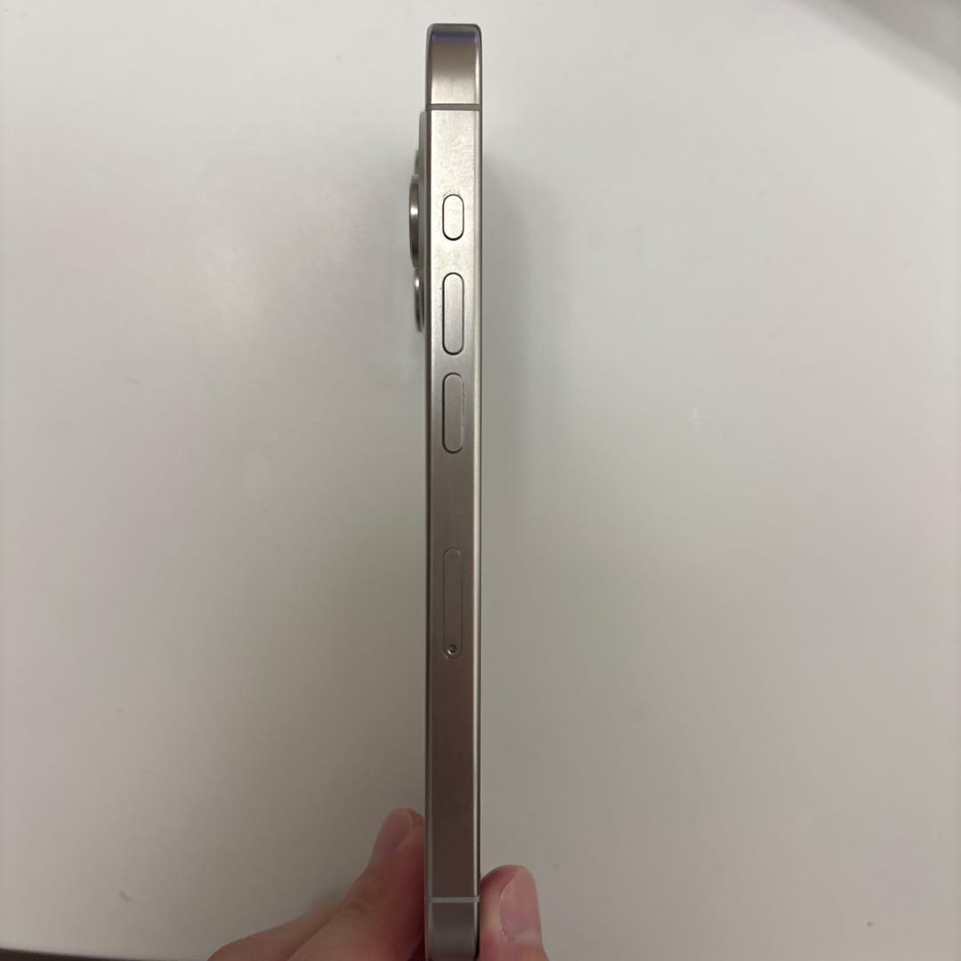 【値下】iPhone 15 Pro ホワイトチタニウム 純正MagSafeケース