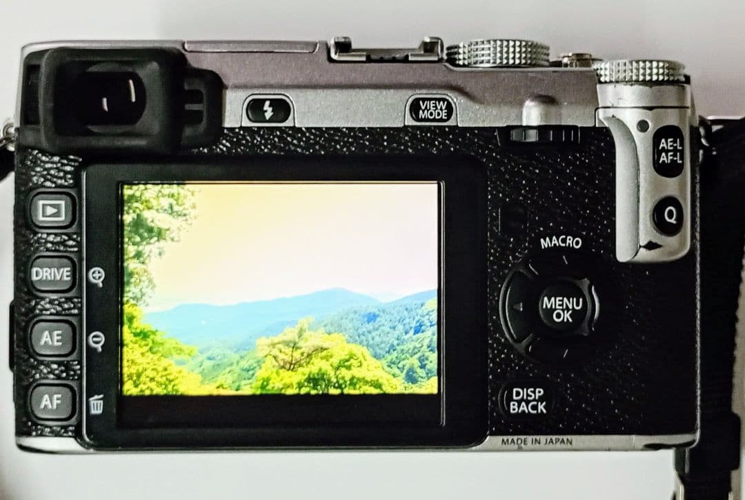 Fujifilm X-E1 ミラーレスカメラ 27mm+18mm レンズ付