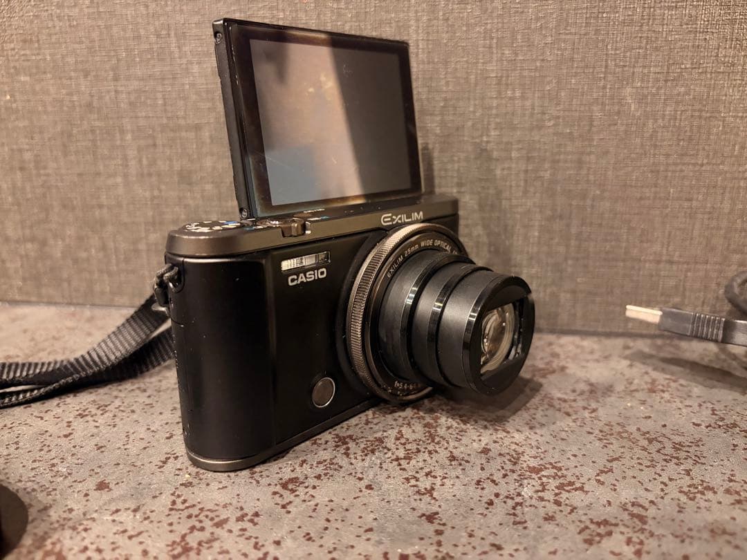 CASIO EXILIM EX-ZR3000 ブラック　自撮り・Wi-Fi