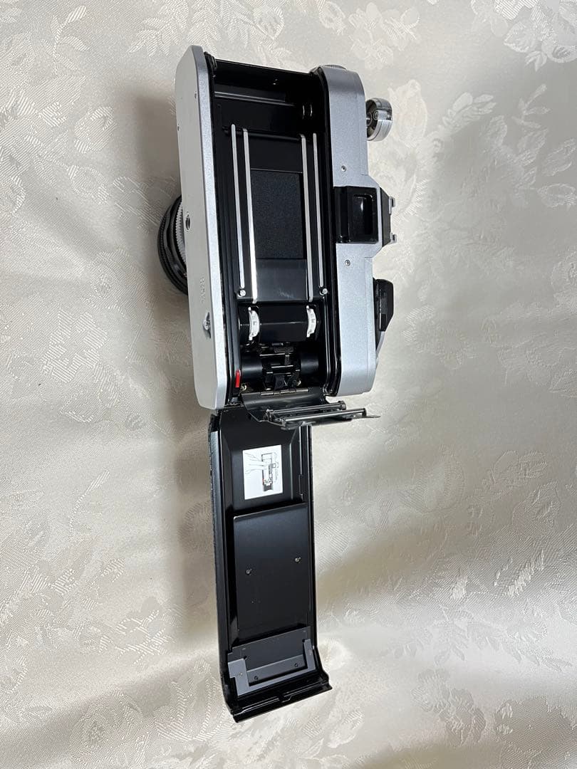 Canon FTbと純正レンズf1.8/50mmとズームf5.6 100-200