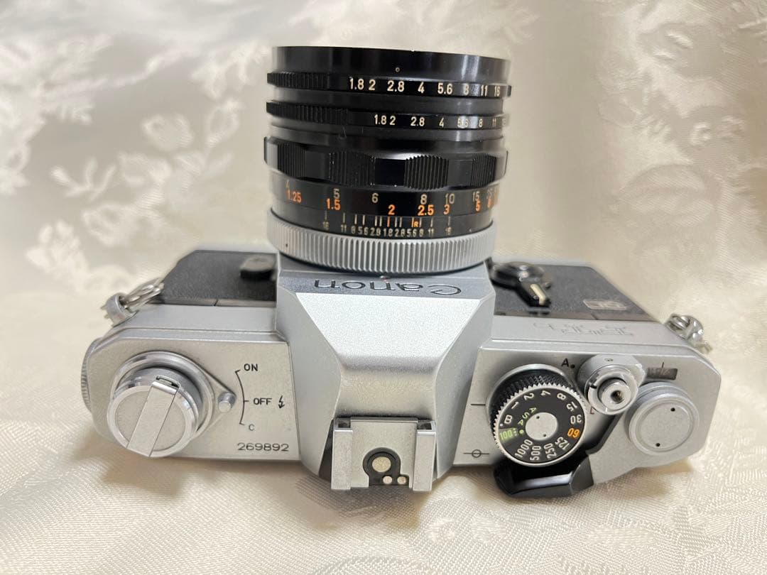 Canon FTbと純正レンズf1.8/50mmとズームf5.6 100-200