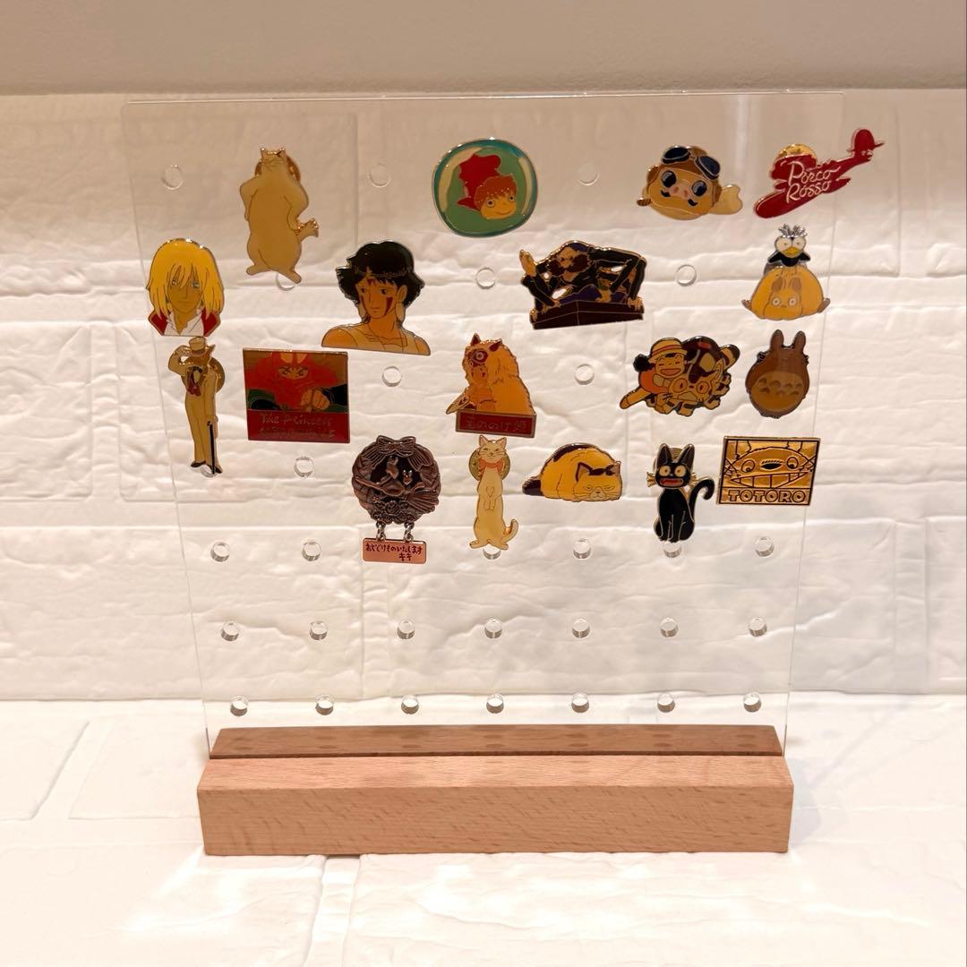 スタジオジブリ　ジブリがいっぱいピンズ他　１８点セット　有効ボード付き スタジオジブリ ジブリがいっぱいピンズ他 18点セット 有効ボード