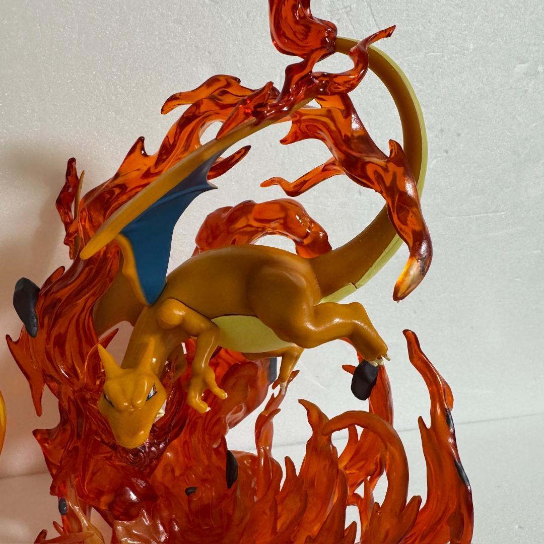 ポケモン リザードン 大きい フィギュア 2体セット 黒いリザードン 色