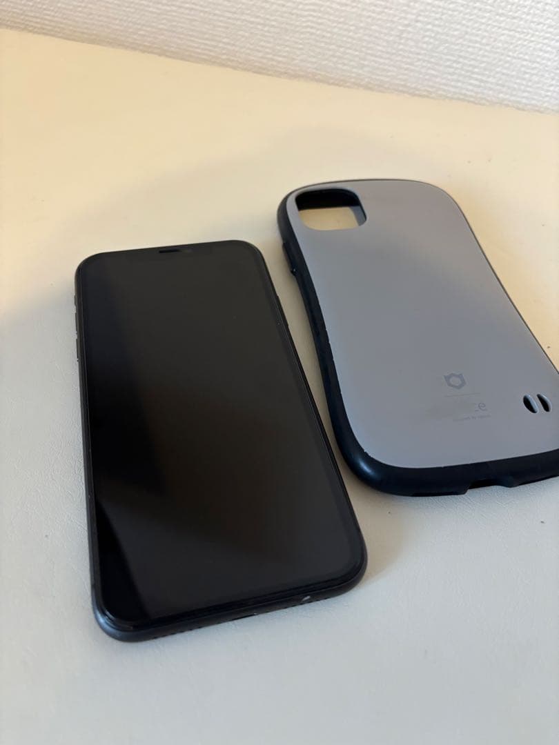 Apple iPhone 11 ブラック ケース付き