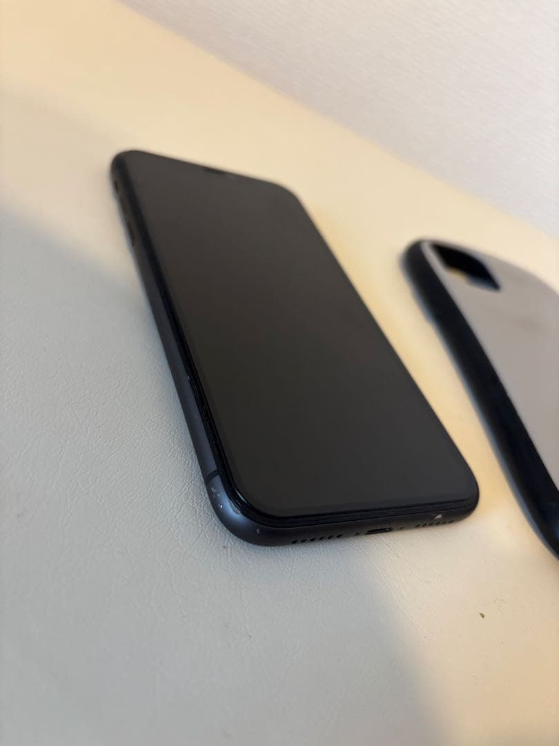 Apple iPhone 11 ブラック ケース付き