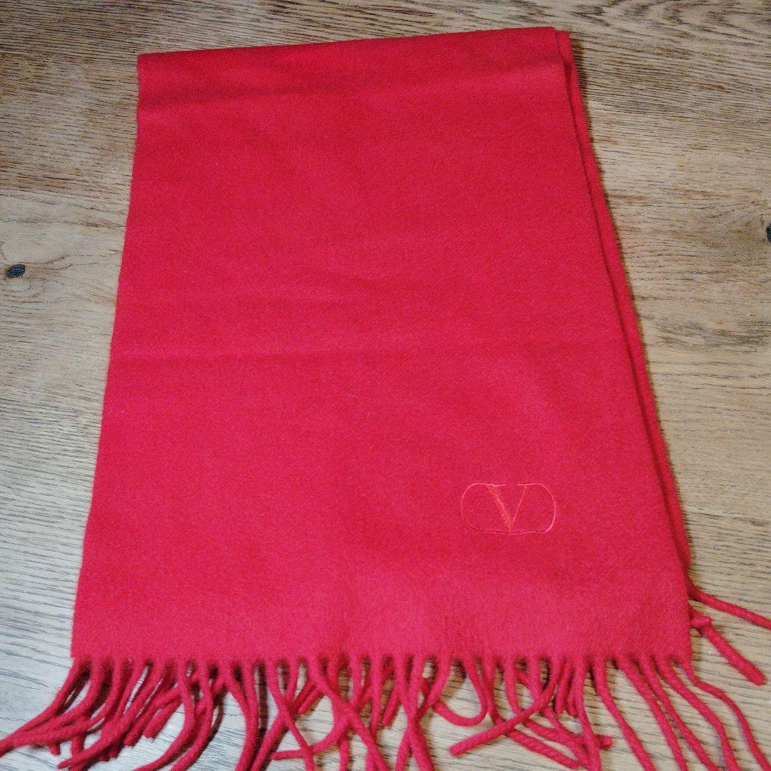 新品バレンチノ 赤色 V ロゴ フリンジ付きマフラー定価46480円 - メルカリ