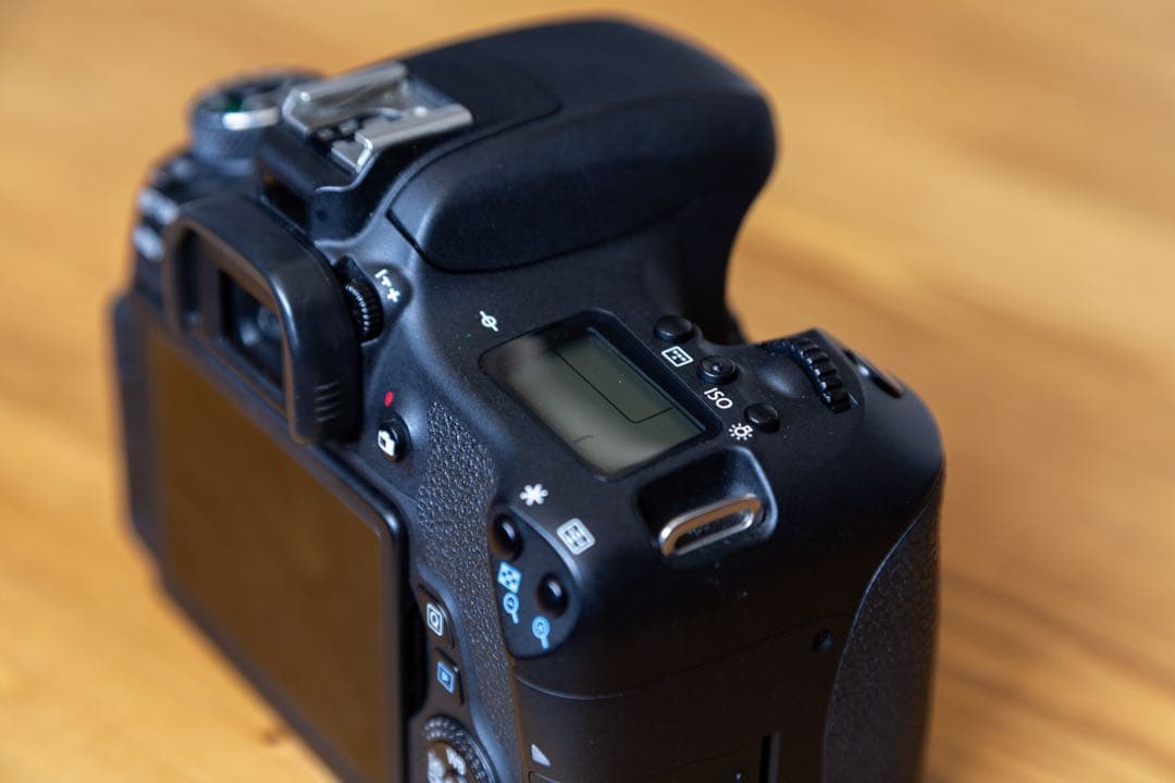 EOS 8000D ＋ EF-S 18-55mm F4-5.6 IS STM