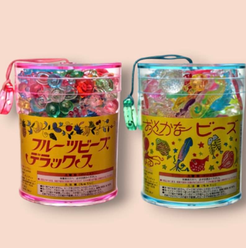 昭和レトロ】レトロビーズ2個．お魚＆フルーツ - メルカリ