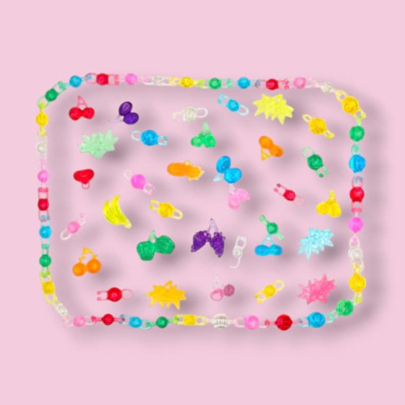 昭和レトロ】レトロビーズ2個．お魚＆フルーツ - メルカリ