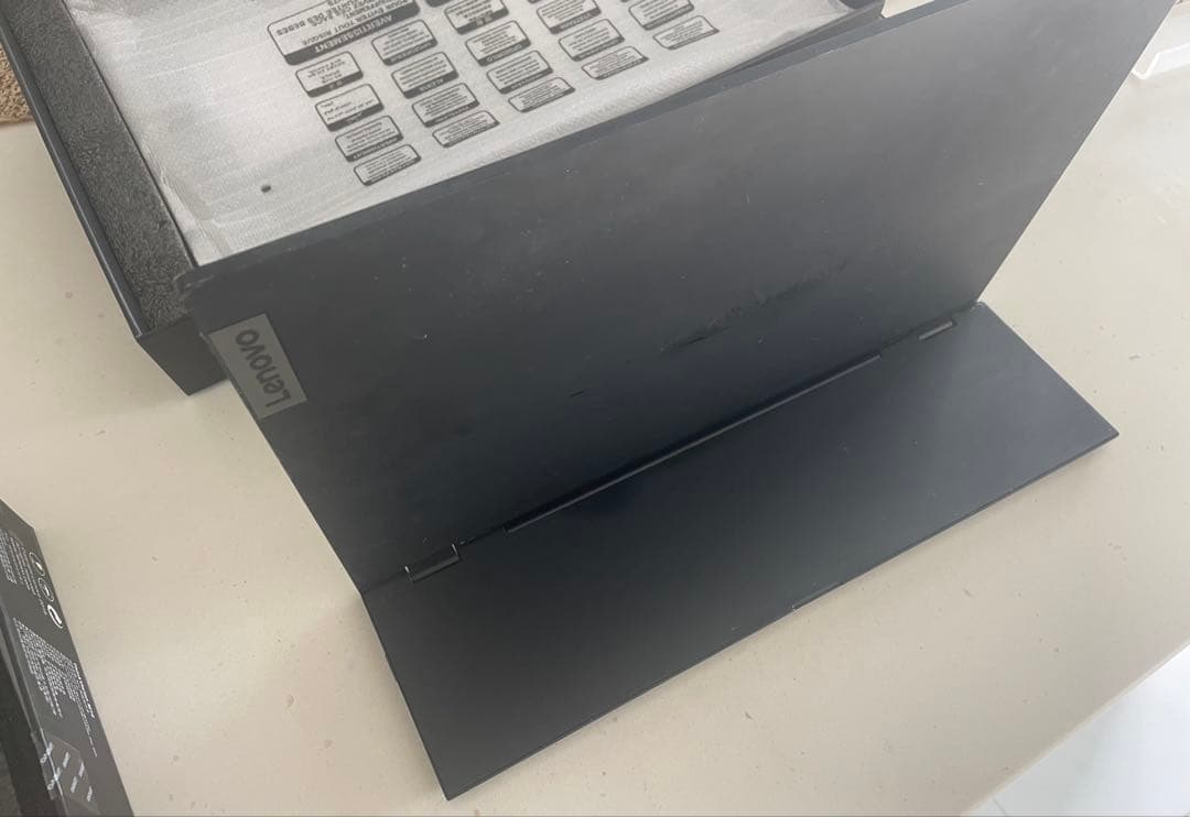 Lenovo ThinkVision モニター