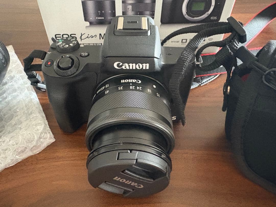 Canon キャノンEOS Kiss M ダブルズームキット　ブラック