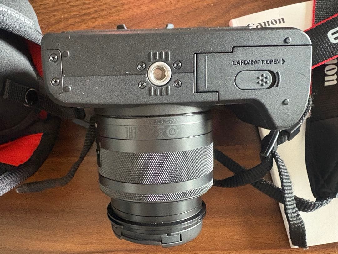 Canon キャノンEOS Kiss M ダブルズームキット　ブラック