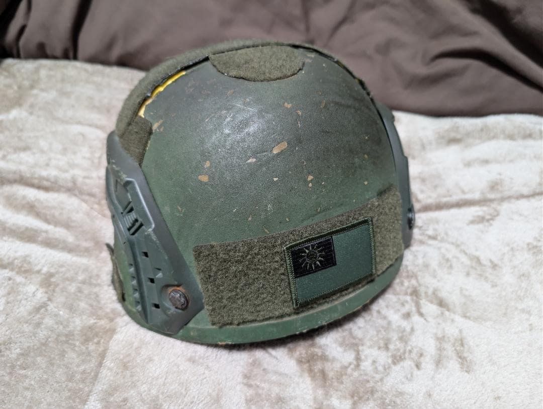 官品実物）台湾陸軍EMBH-105防護ヘルメット（中華民国 鉄帽） - メルカリ